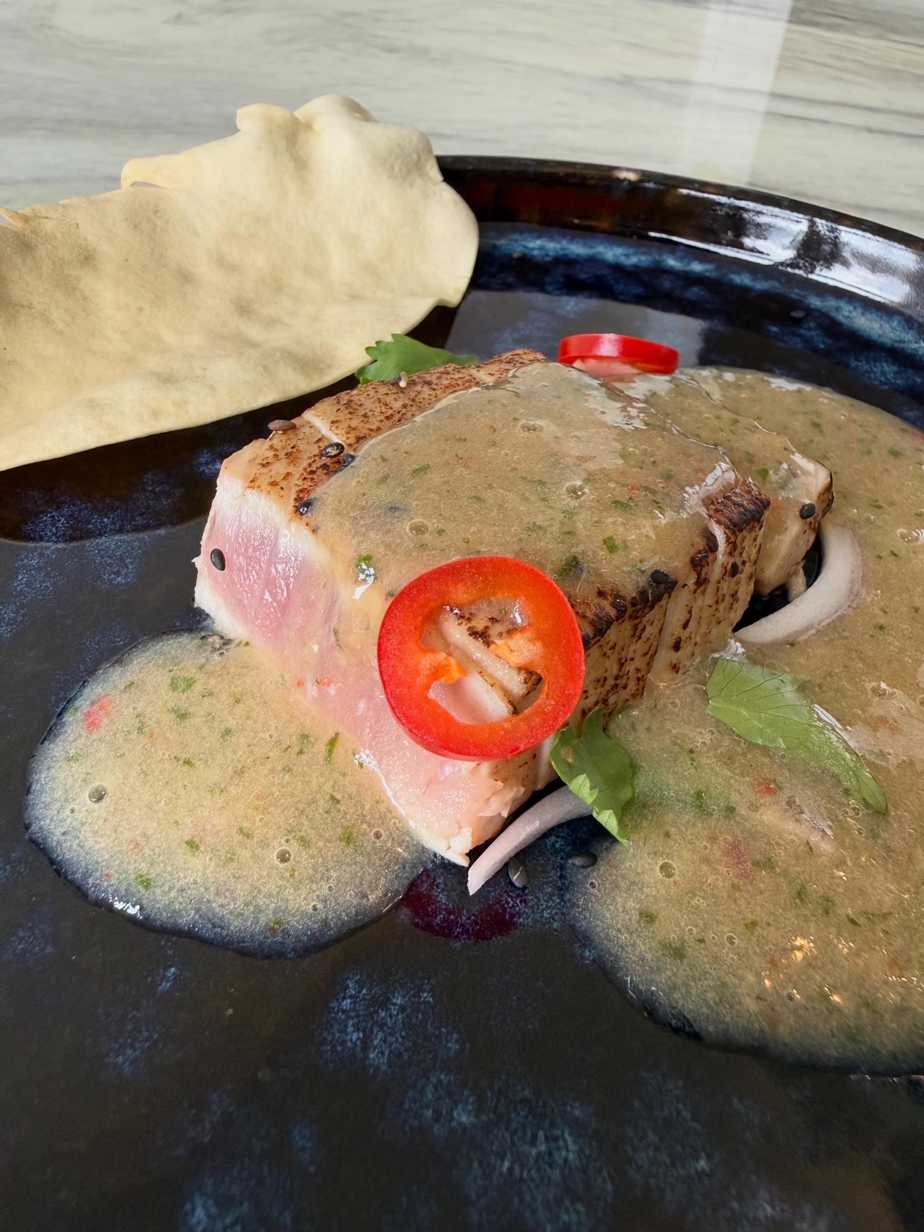 Tuna tataki with leche de tigre and crispy papad